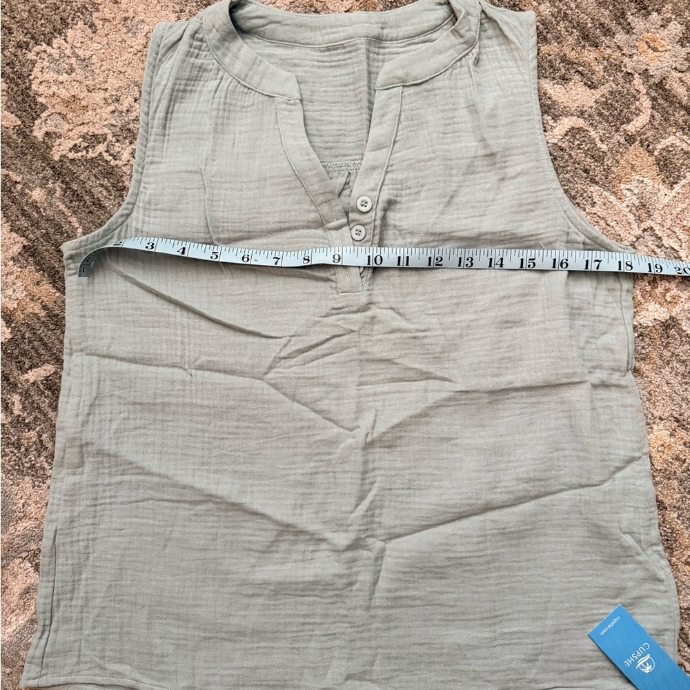 NWT Cupshe V-neck Sleeveless Top • Sage • Small - Picture 4 of 5